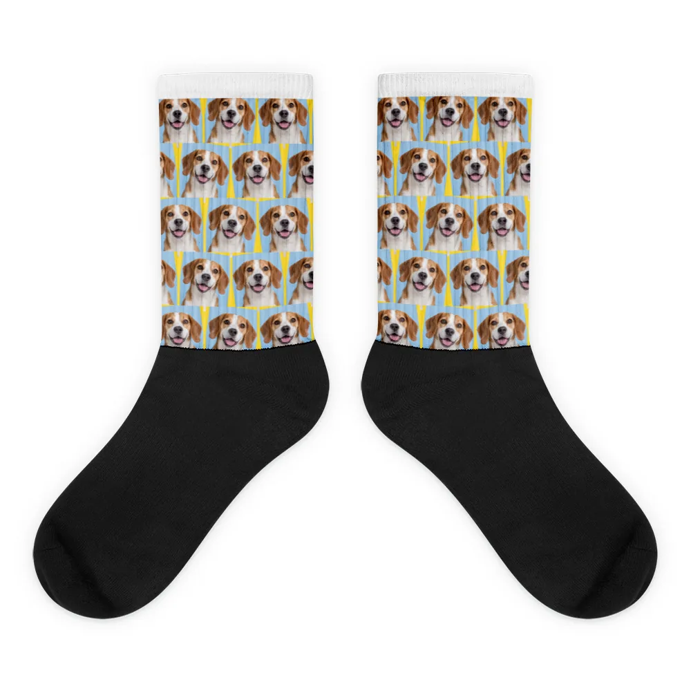 Chaussettes à motif répété de têtes de chien, bord blanc et pied noir